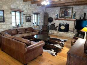 Crockett and Creek B&B 1 block to Main St